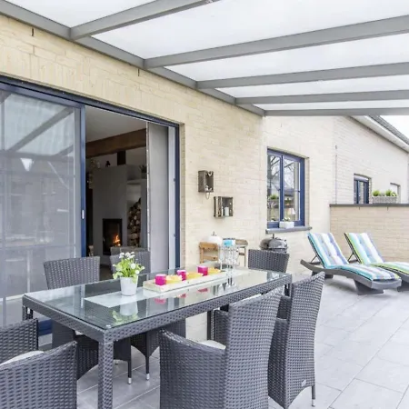 Stylish Holiday In With Garden *