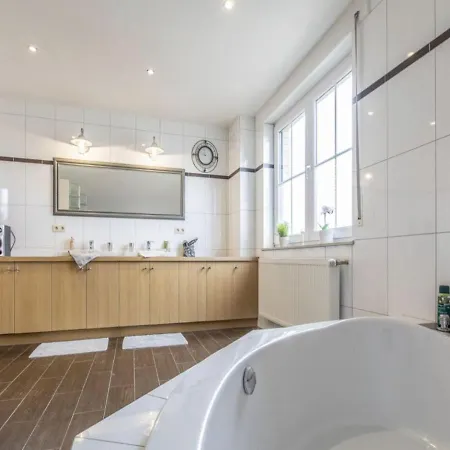 Stylish Holiday In With Garden *